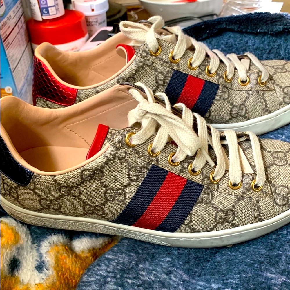 Gucci Cream and Blue & Red Sneakers with Iconic GG Logo - Picture 2 of 4